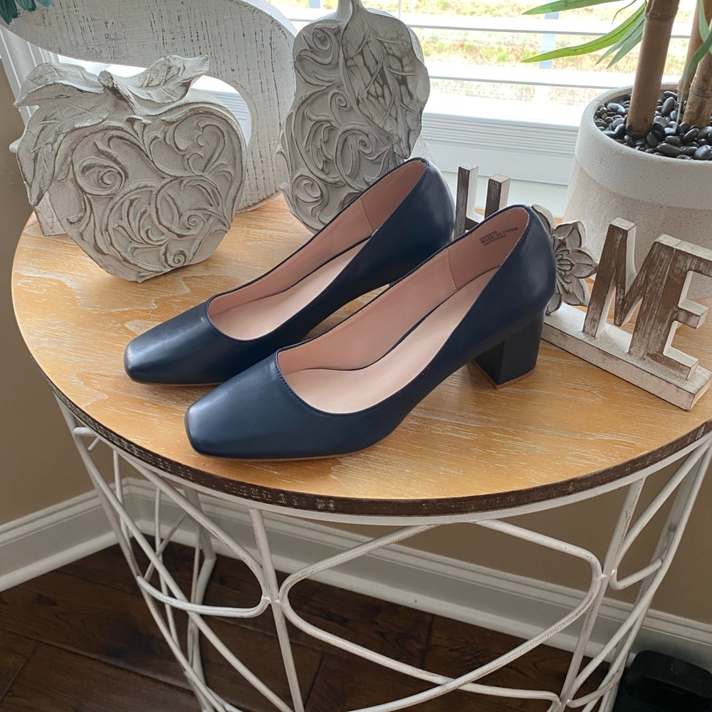Navy Pumps 2 1/2” heel height